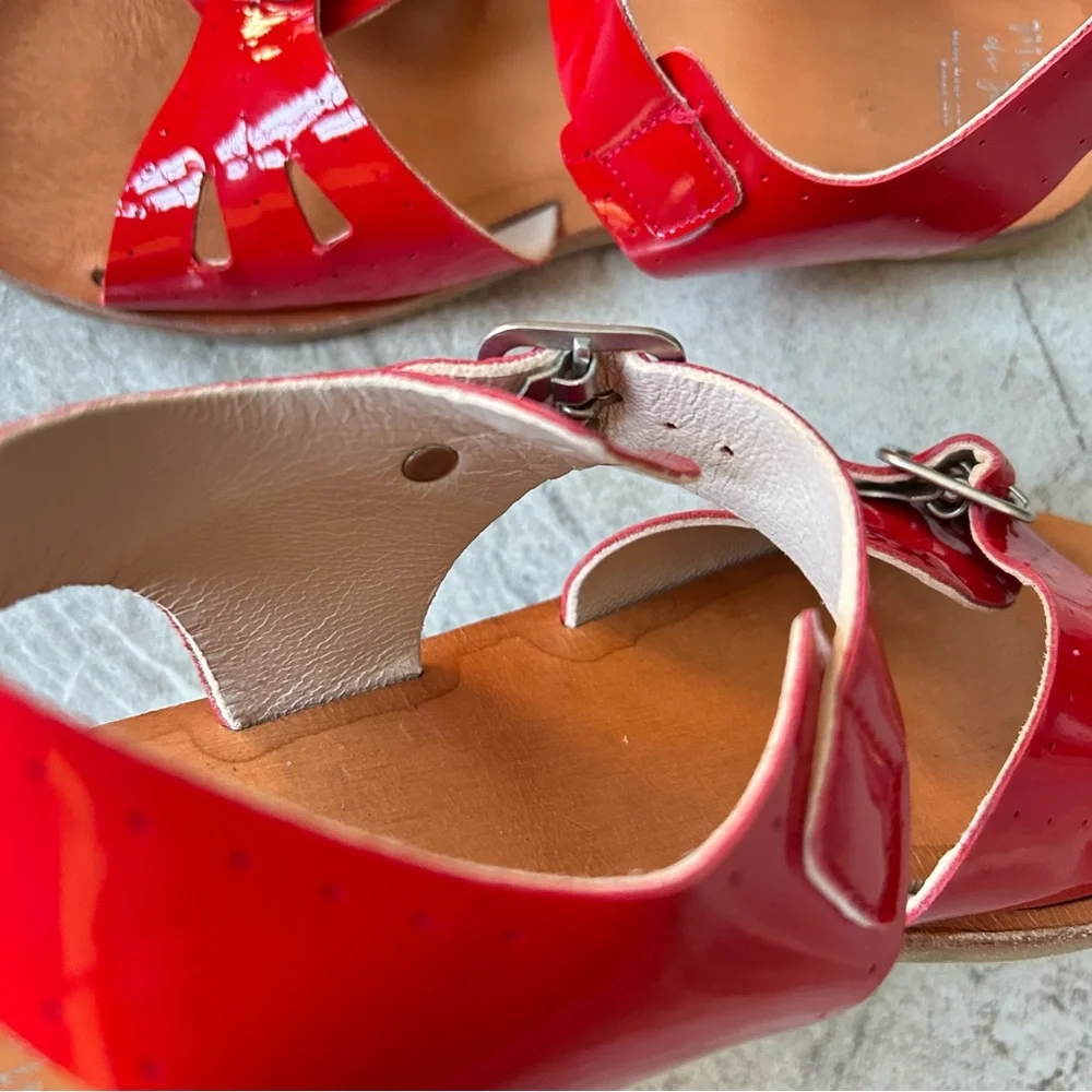 Manuela De Juan Red Patent leather Open Toe Buckle Sandals, Size 35 EU ( 3.5 US)